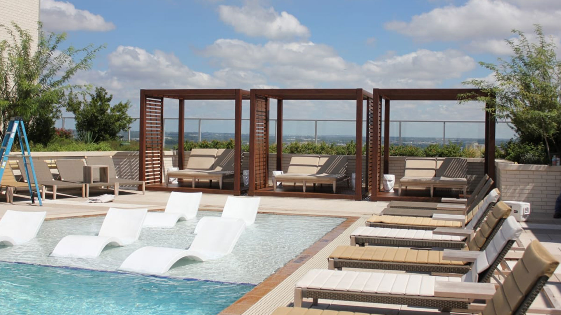 Hotel pergola knot wood